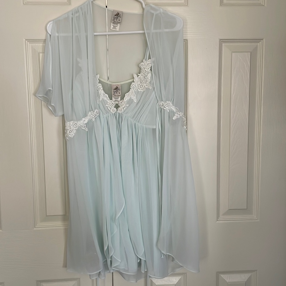 Jonquil baby doll and matching robe